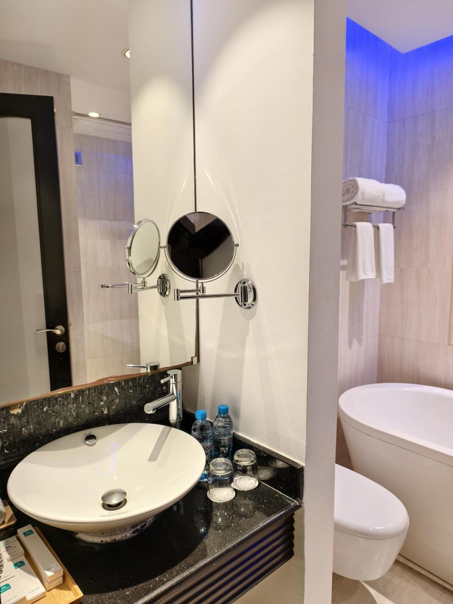 Ista Suites Seef Манама Екстер'єр фото
